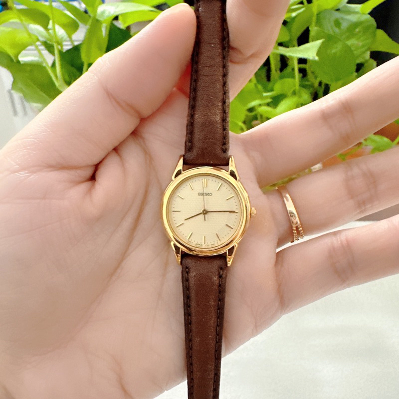 Đồng hồ nữ si nhật hiệu Seiko, mặt hai lòng