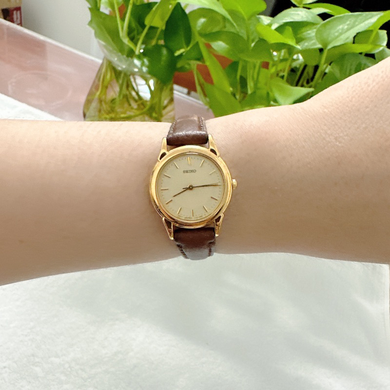 Đồng hồ nữ si nhật hiệu Seiko, mặt hai lòng