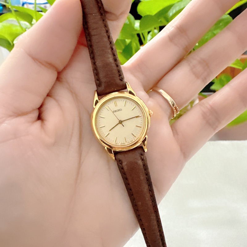 Đồng hồ nữ si nhật hiệu Seiko, mặt hai lòng