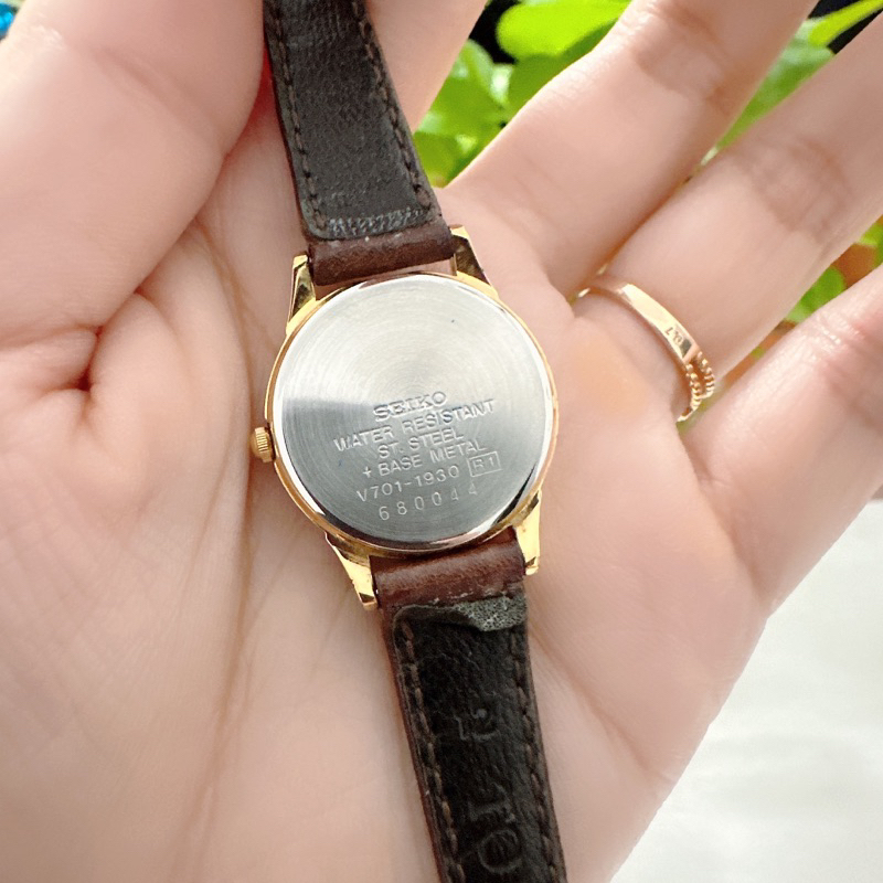 Đồng hồ nữ si nhật hiệu Seiko, mặt hai lòng