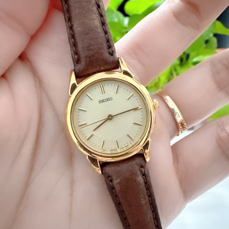 Đồng hồ nữ si nhật hiệu Seiko, mặt hai lòng
