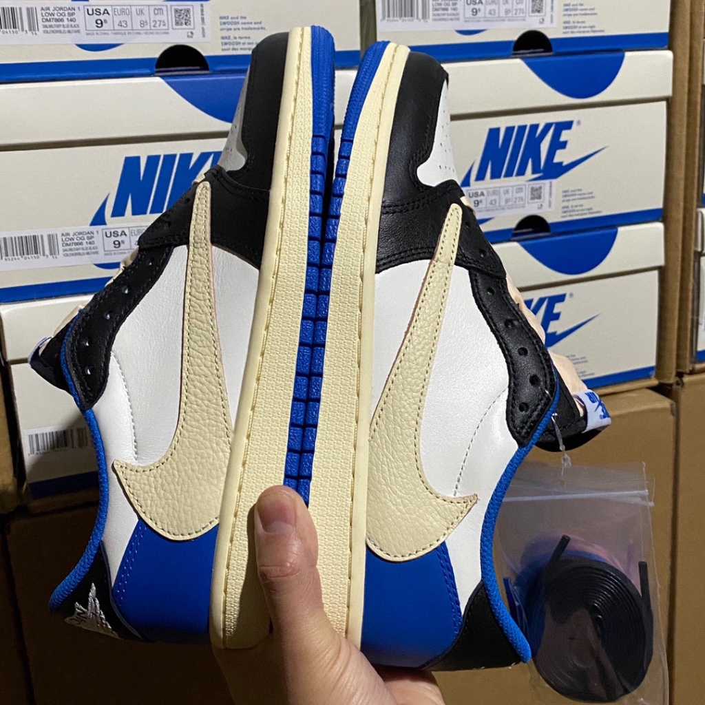 Giày Air Jordan 1 Retro Low  x Travis Scott