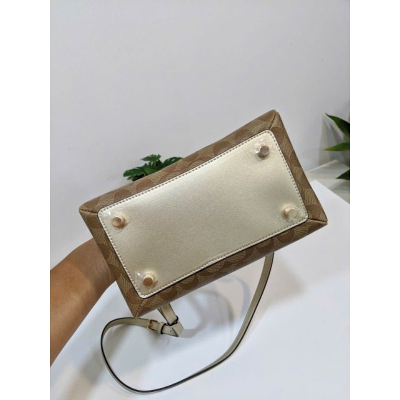 Túi COACH Zuri Crossbody