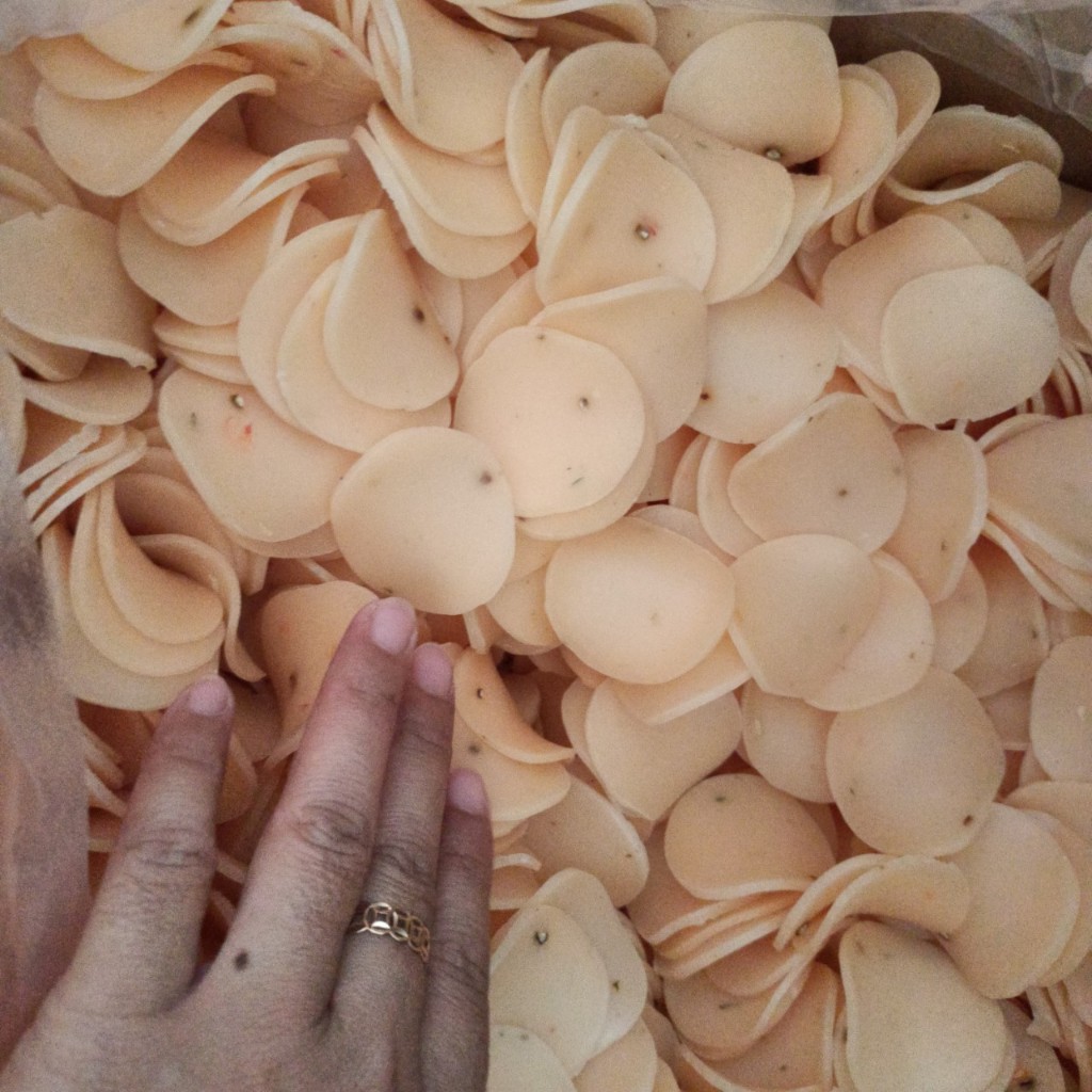 BÁNH PHỒNG TÔM TIÊU HÀNH ỚT 1KG = 1000 GRAM