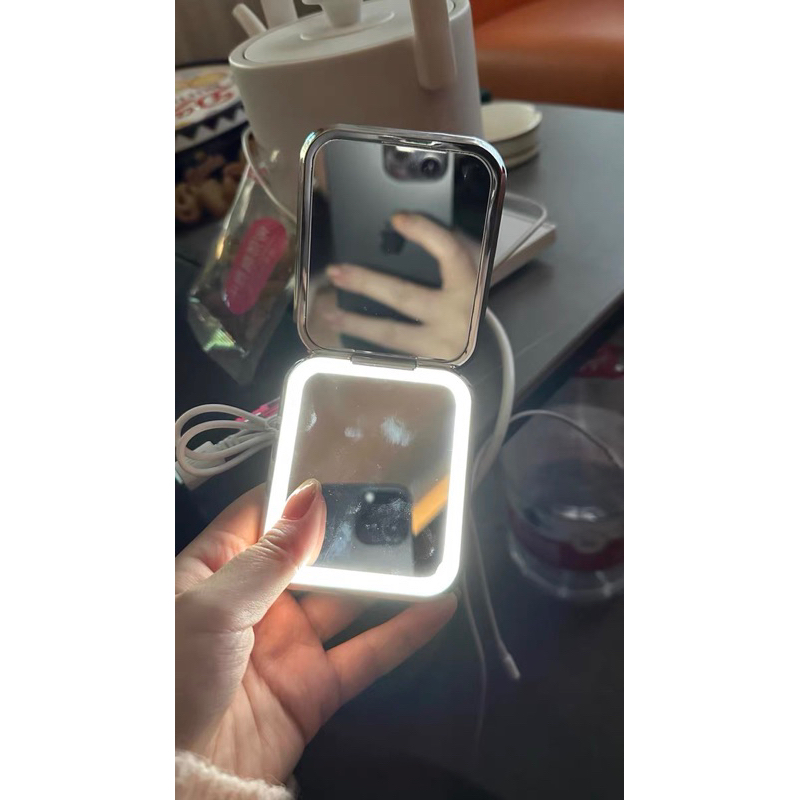 Gương trang điểm mini  cầm tay tích hợp đèn led 5W kèm dây sạc type C