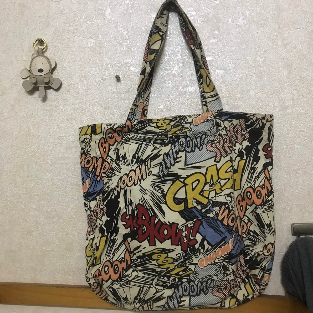 Túi tote đeo vai họa tiết lạ