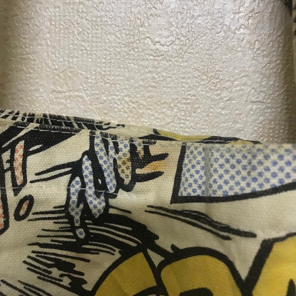 Túi tote đeo vai họa tiết lạ