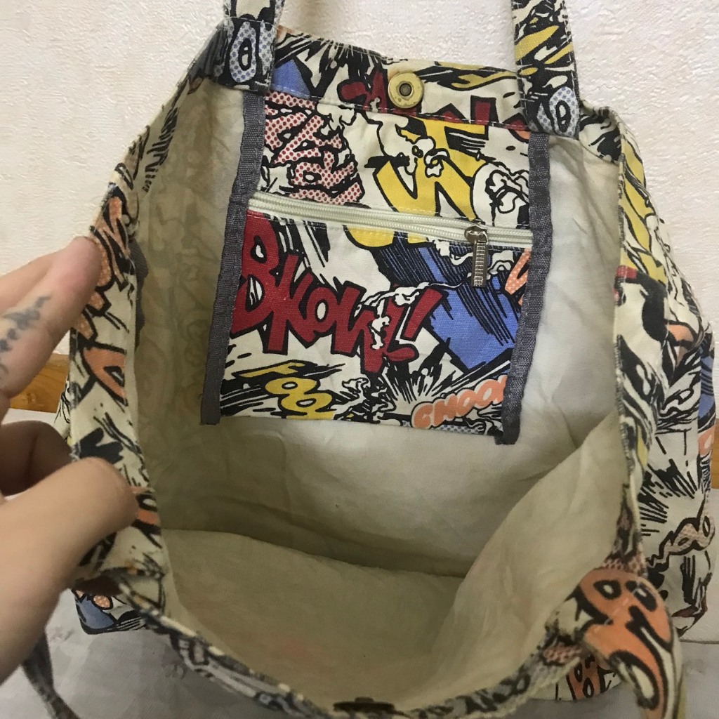 Túi tote đeo vai họa tiết lạ