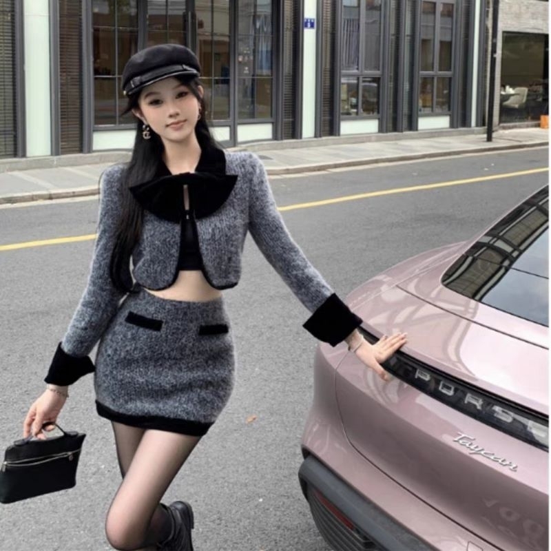 Set đầm và áo khoác dạ len lông màu xám sang trọng đính nơ