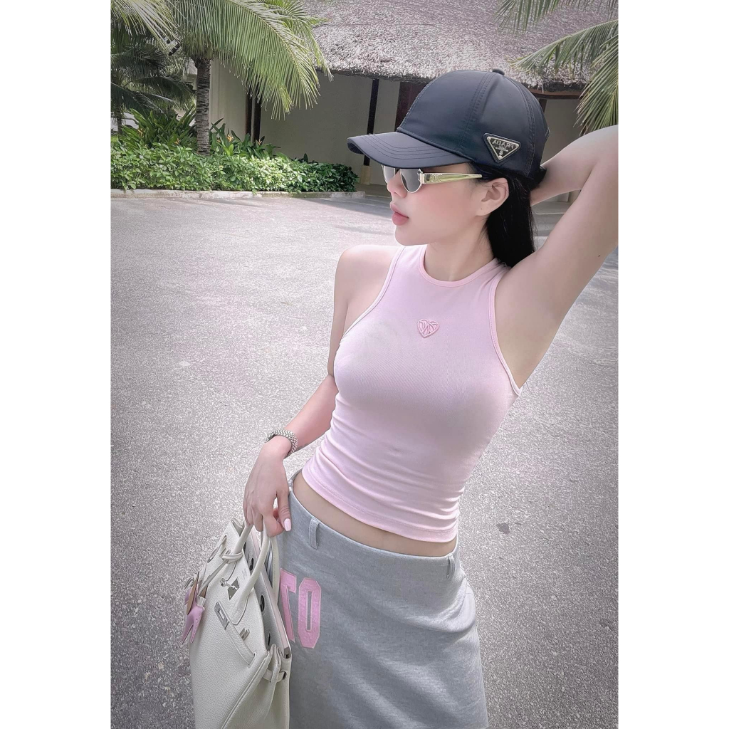 Sét áo hồng sát nách croptop + chân váy xám 07 dáng dài xẻ sau