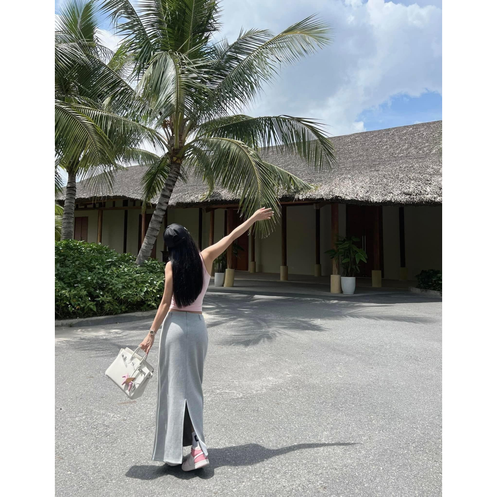 Sét áo hồng sát nách croptop + chân váy xám 07 dáng dài xẻ sau