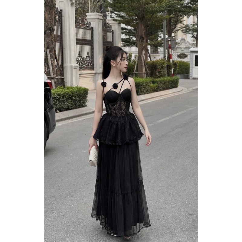 Set Áo ren corset đính hoa đen kèm chân vây lưới phồng đen - Elly Set