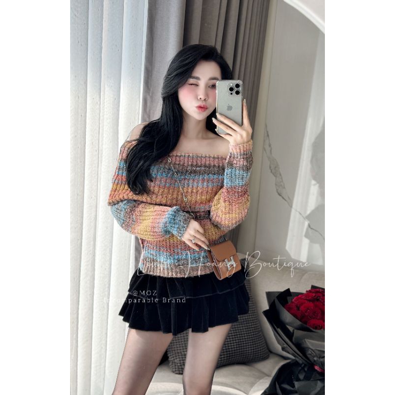 Áo len trễ vai loang màu