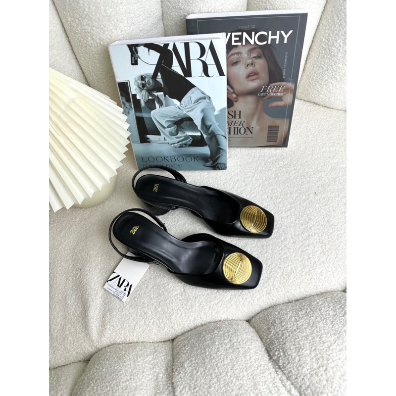 Giày sandal Z.r cao gót mũi vuông đính vàng sang chảnh đế trụ cao 6cm lạ mắt phong cách retro Pháp mới ra mắt 2023