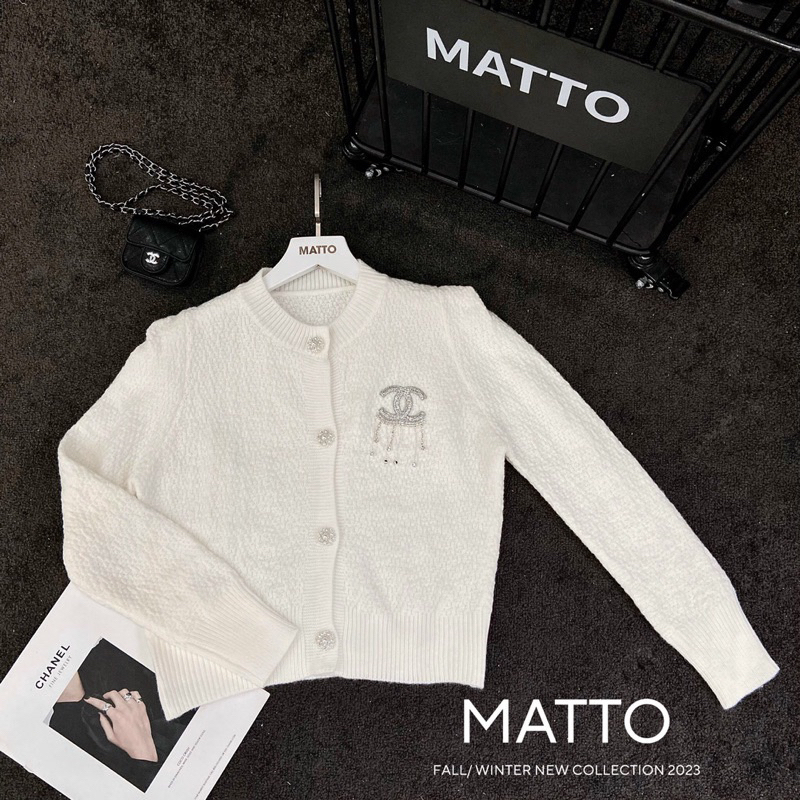 Áo len cadigan kèm tag x