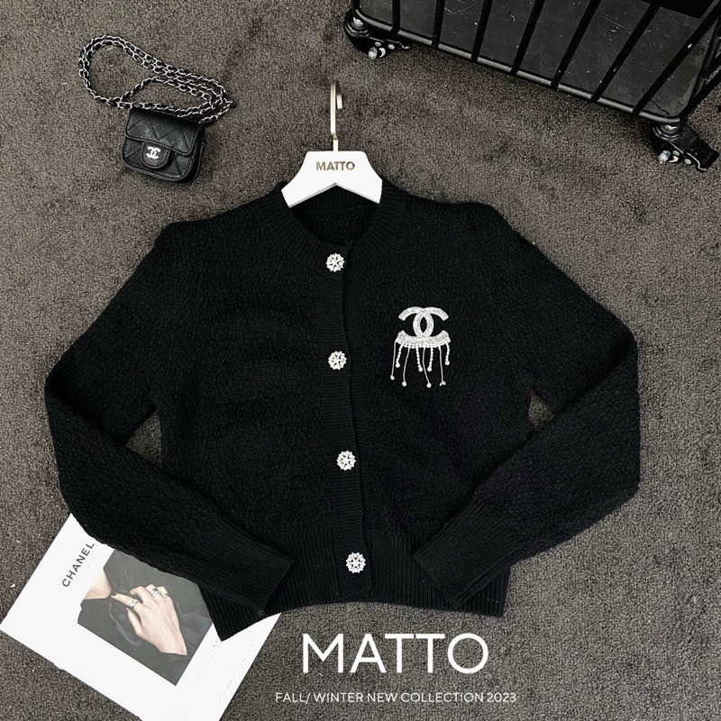 Áo len cadigan kèm tag x