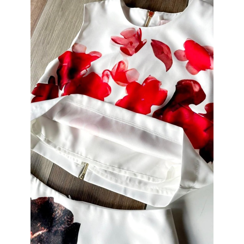 Set chân váy và áo croptop dễ thương Ted xịn xò