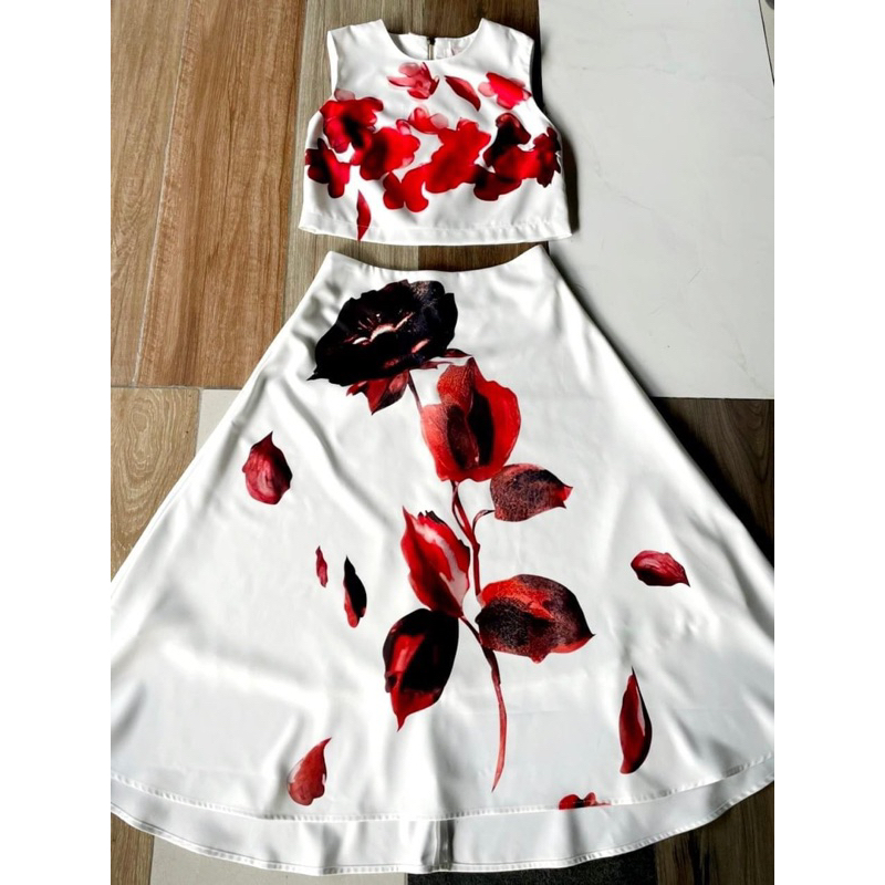 Set chân váy và áo croptop dễ thương Ted xịn xò