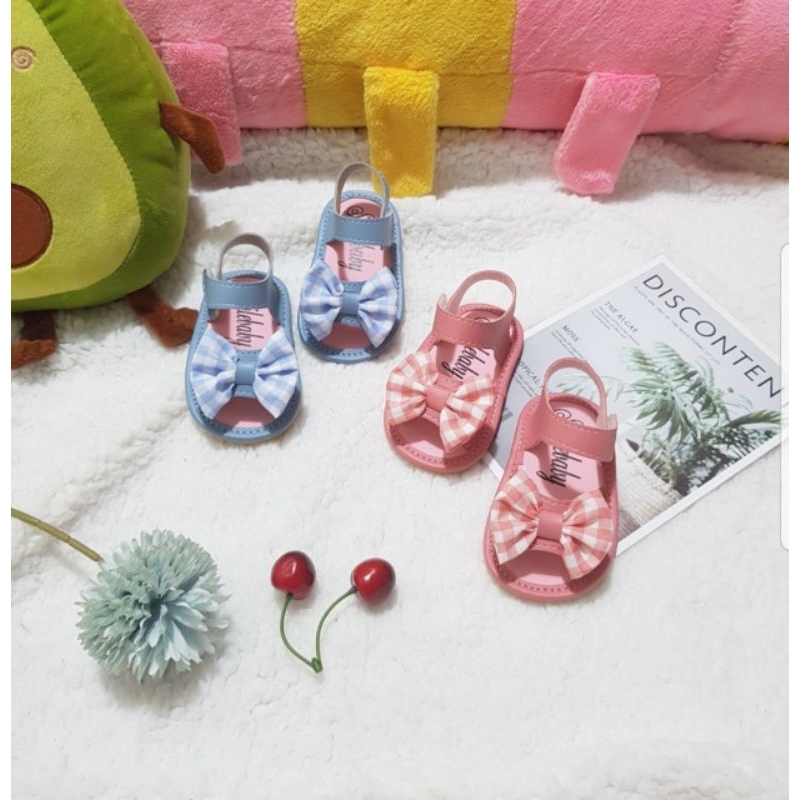 Giày sandal tập đi chống trượt nơ caro cho bé gái