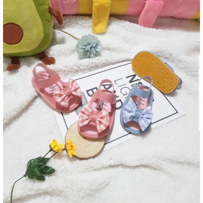 Giày sandal tập đi chống trượt nơ caro cho bé gái
