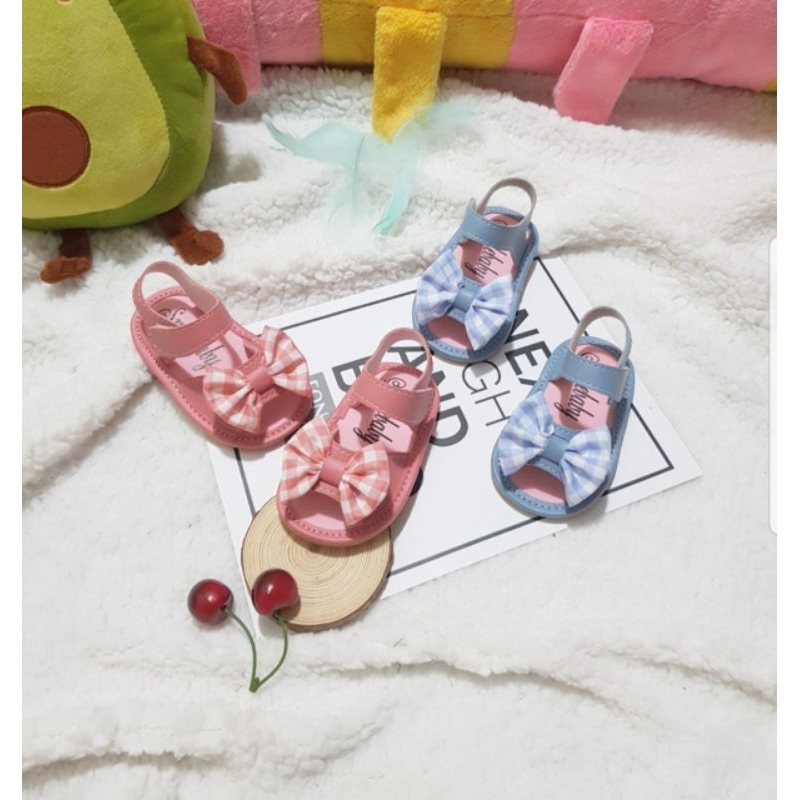 Giày sandal tập đi chống trượt nơ caro cho bé gái
