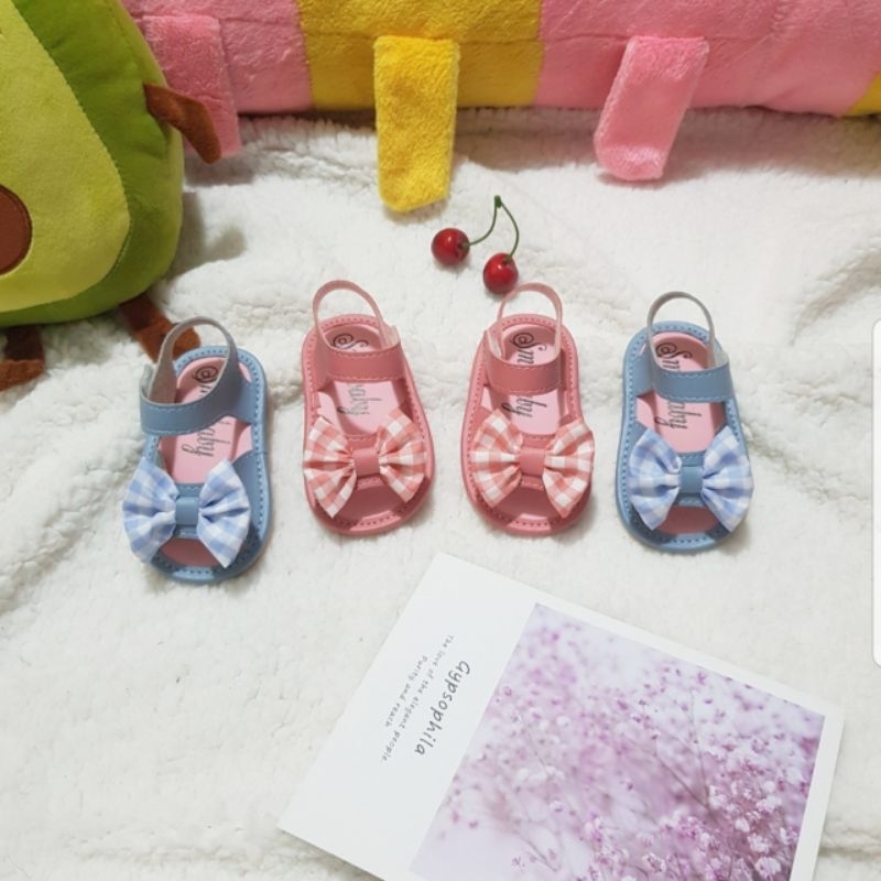 Giày sandal tập đi chống trượt nơ caro cho bé gái