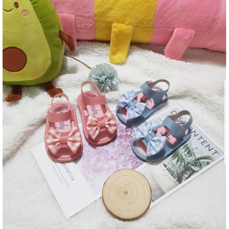 Giày sandal tập đi chống trượt nơ caro cho bé gái