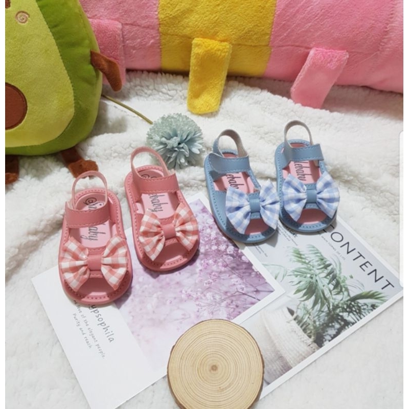 Giày sandal tập đi chống trượt nơ caro cho bé gái