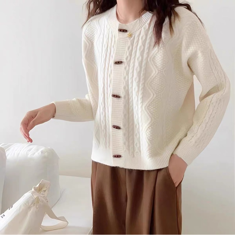Áo Len Cardigan Vặn Thừng Cúc Gỗ Chất Len Dày Dặn - OSAA DAILY