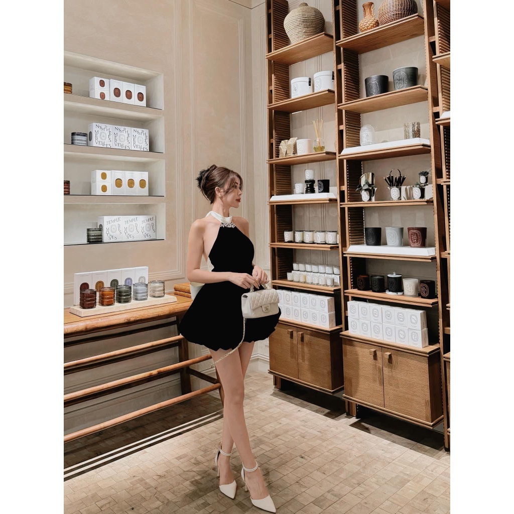 Váy yếm nhung đính đá nơ lưng 𝐀𝐒𝐇𝐘𝐋𝐄𝐘 cực xinh