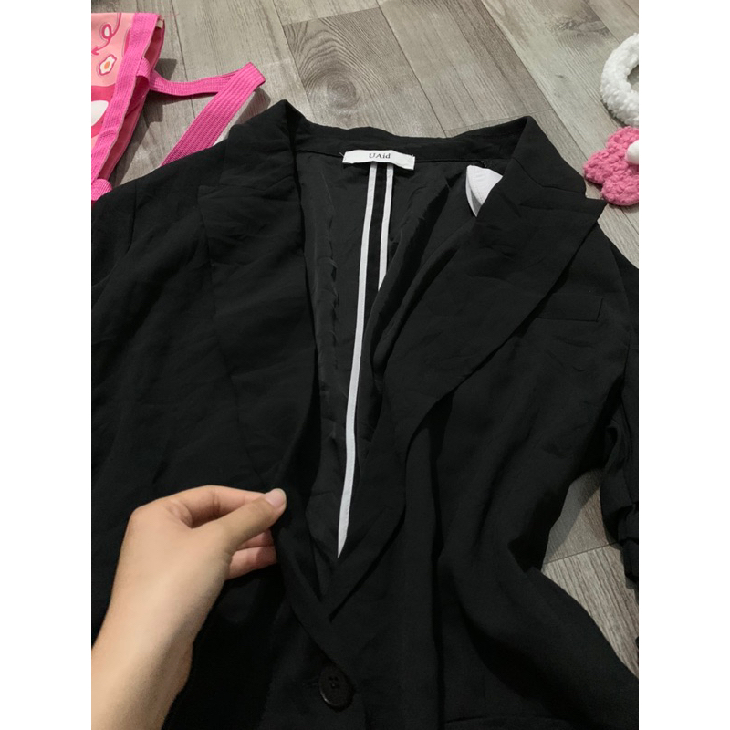 Áo blazer kiểu tay độc lạ xinh xẻ vạt sau