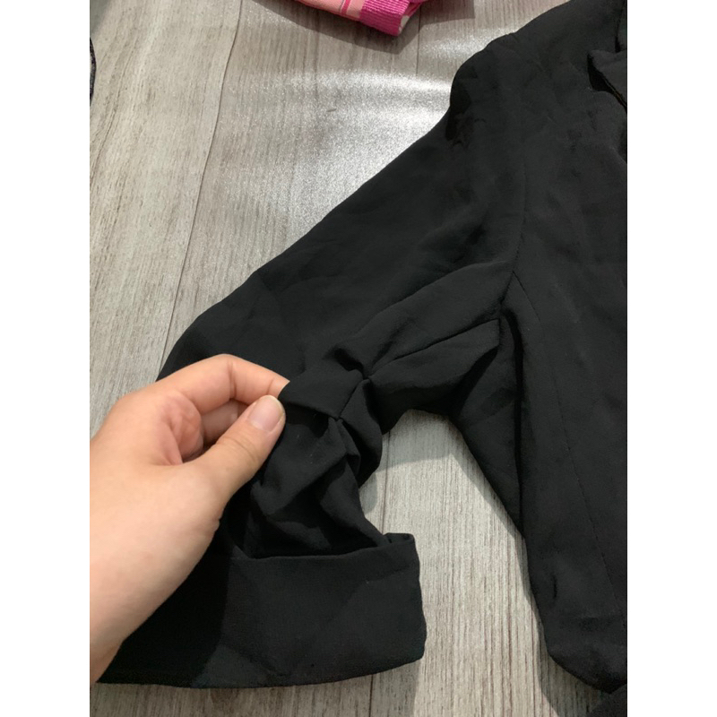 Áo blazer kiểu tay độc lạ xinh xẻ vạt sau