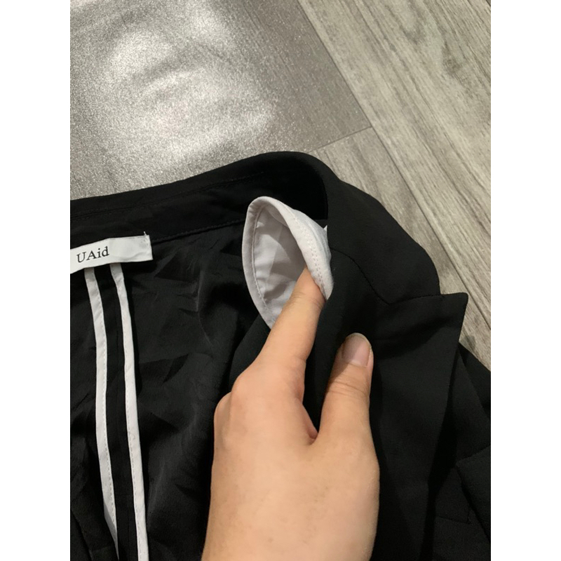 Áo blazer kiểu tay độc lạ xinh xẻ vạt sau