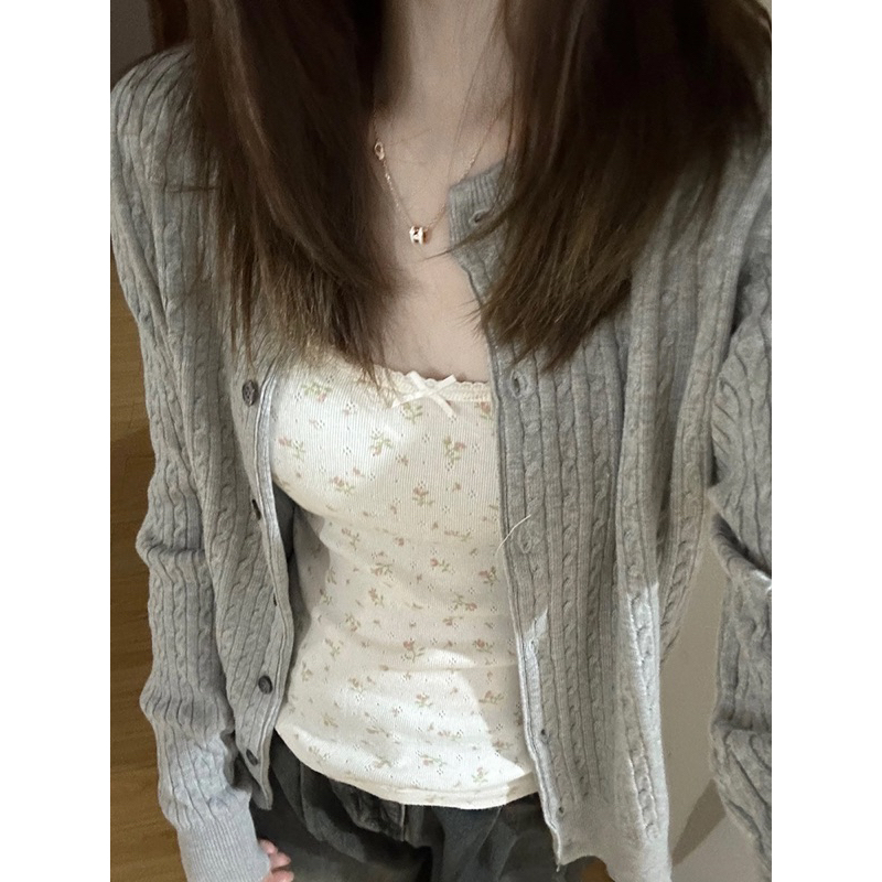 Áo khoác len cardigan retro vặn thừng form ngắn thời trang Thu đông 2023