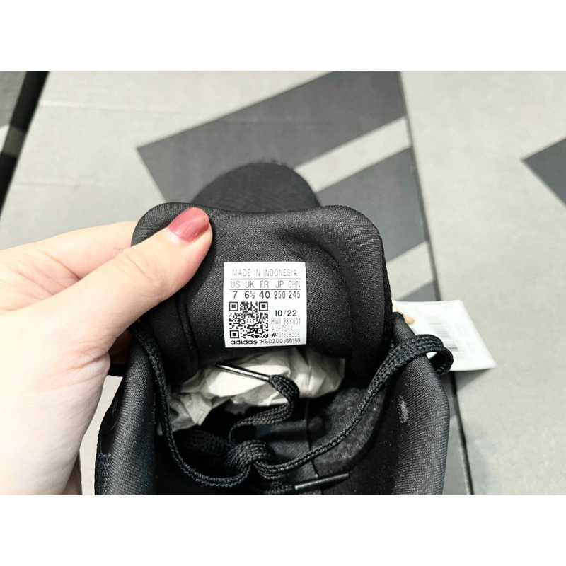Giày Adidas HP7544 full box, có mail mua hàng hàng có sẵn, bay size nhanh nên các ace chốt nhanh ạ