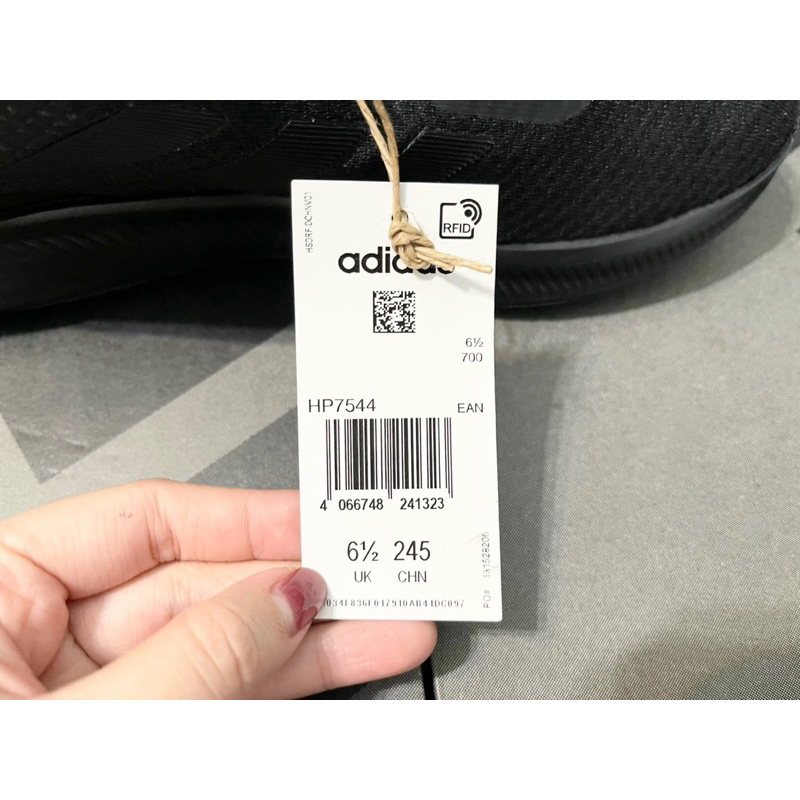 Giày Adidas HP7544 full box, có mail mua hàng hàng có sẵn, bay size nhanh nên các ace chốt nhanh ạ