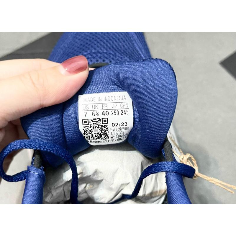 Giày Adidas ID7337 full box, có mail mua hàng. Hàng có sẵn, bay size nhanh nên các ace chốt nhanh ạ