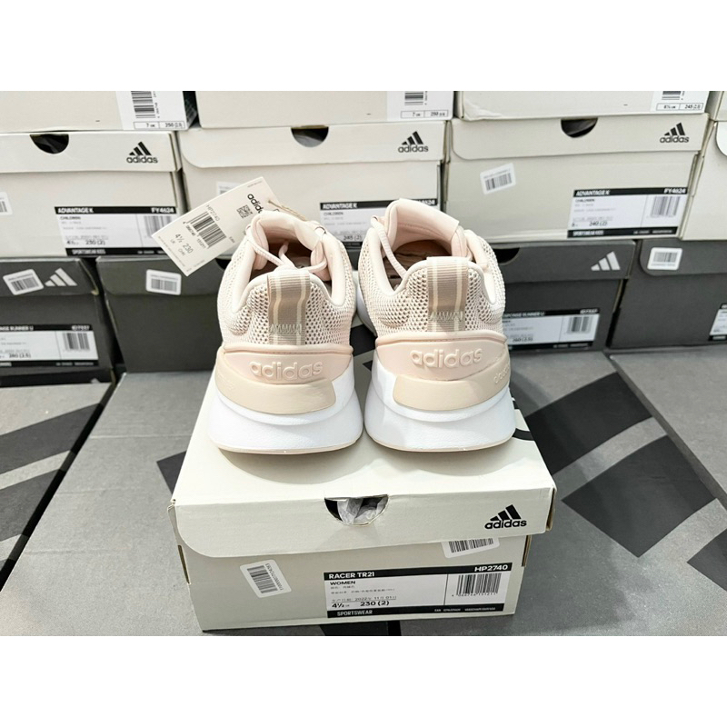 Giày Adidas HP2740 full box, có mail mua hàng. Hàng có sẵn, bay size nhanh nên các ace chốt nhanh ạ