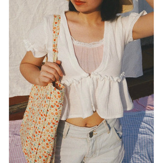 WHITE RUFFLE TOP - ÁO TRẮNG BÈO TAY BỒNG