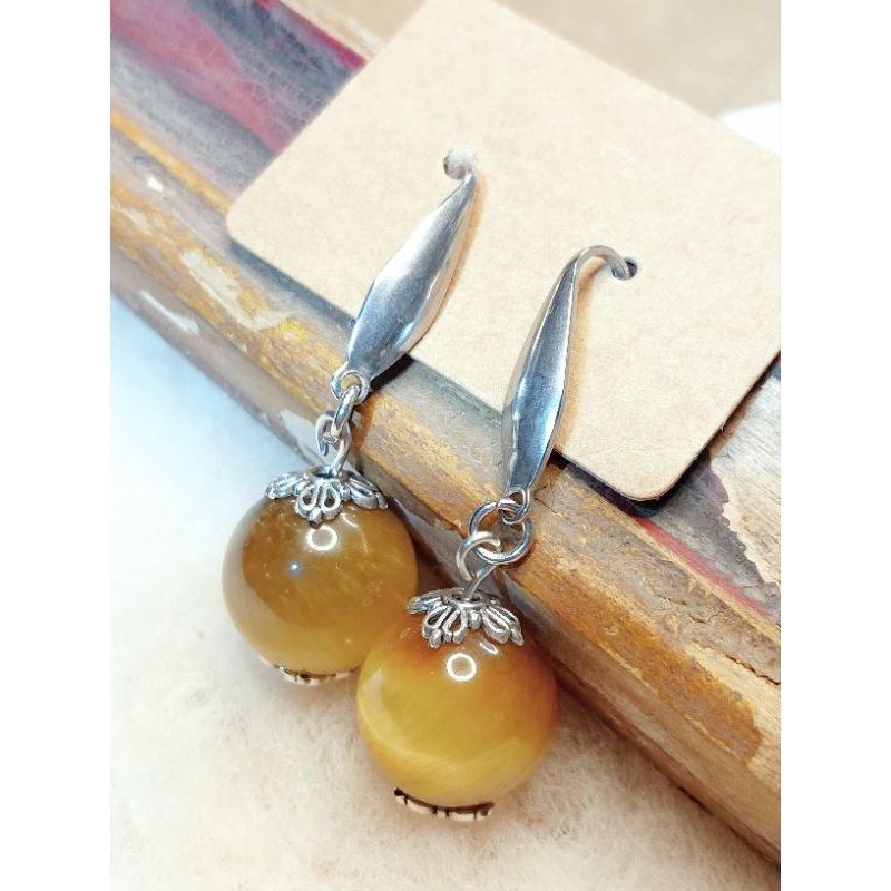 Bông tai đá mắ.t h.ổ thiên nhiên