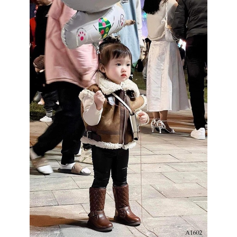 Áo khoác lông cho bé hãng MMBABY