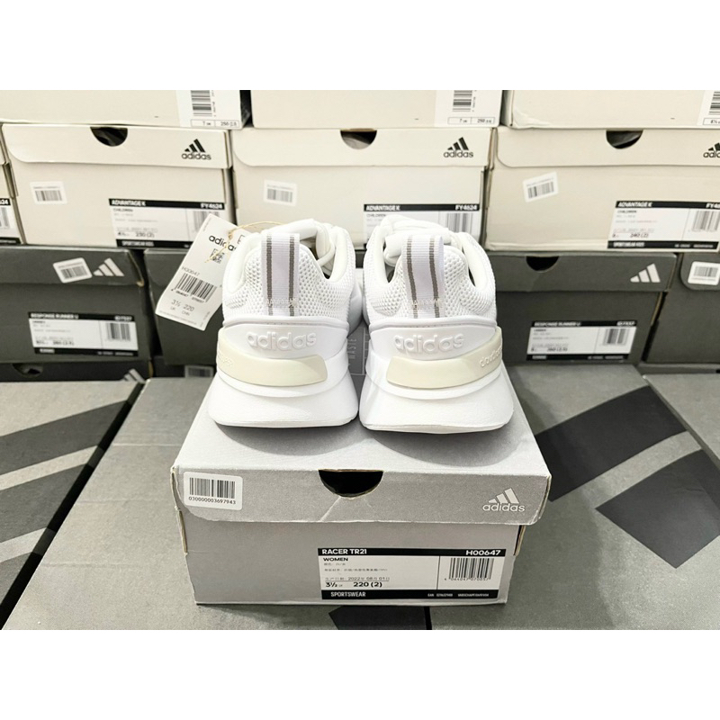 Giày Adidas H00647 full box, có mail mua hàng. Hàng có sẵn, bay size nhanh nên các ace chốt nhanh ạ
