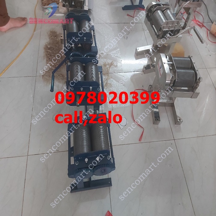 Máy thái da heo bì lơn quay tay khung sắt đa năng