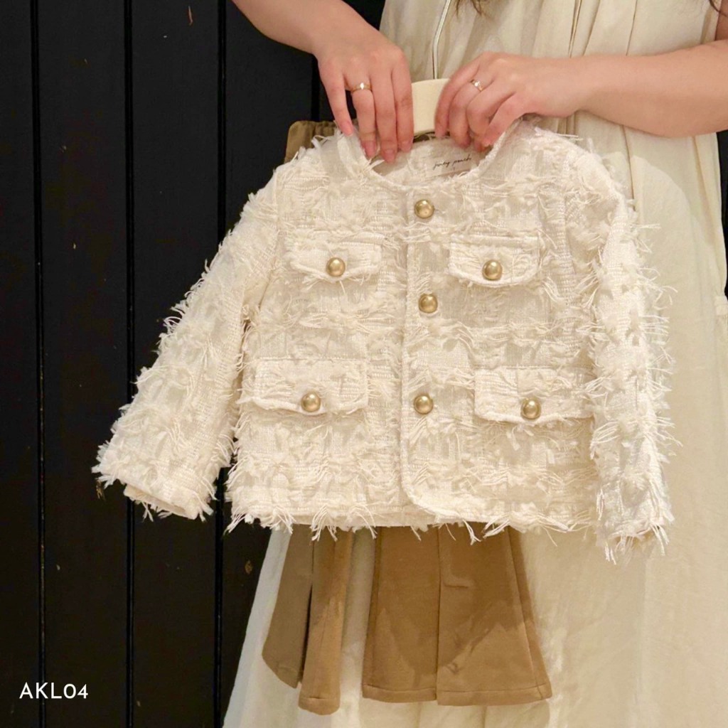Áo dạ lông màu kem bé gái