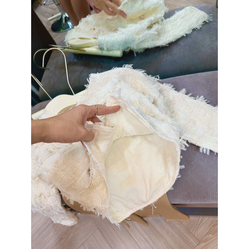 Áo dạ lông màu kem bé gái