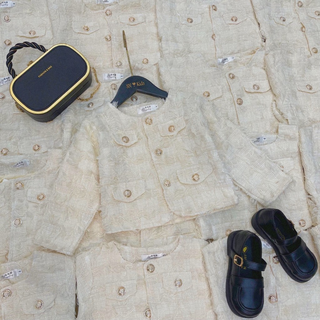 Áo dạ lông màu kem bé gái