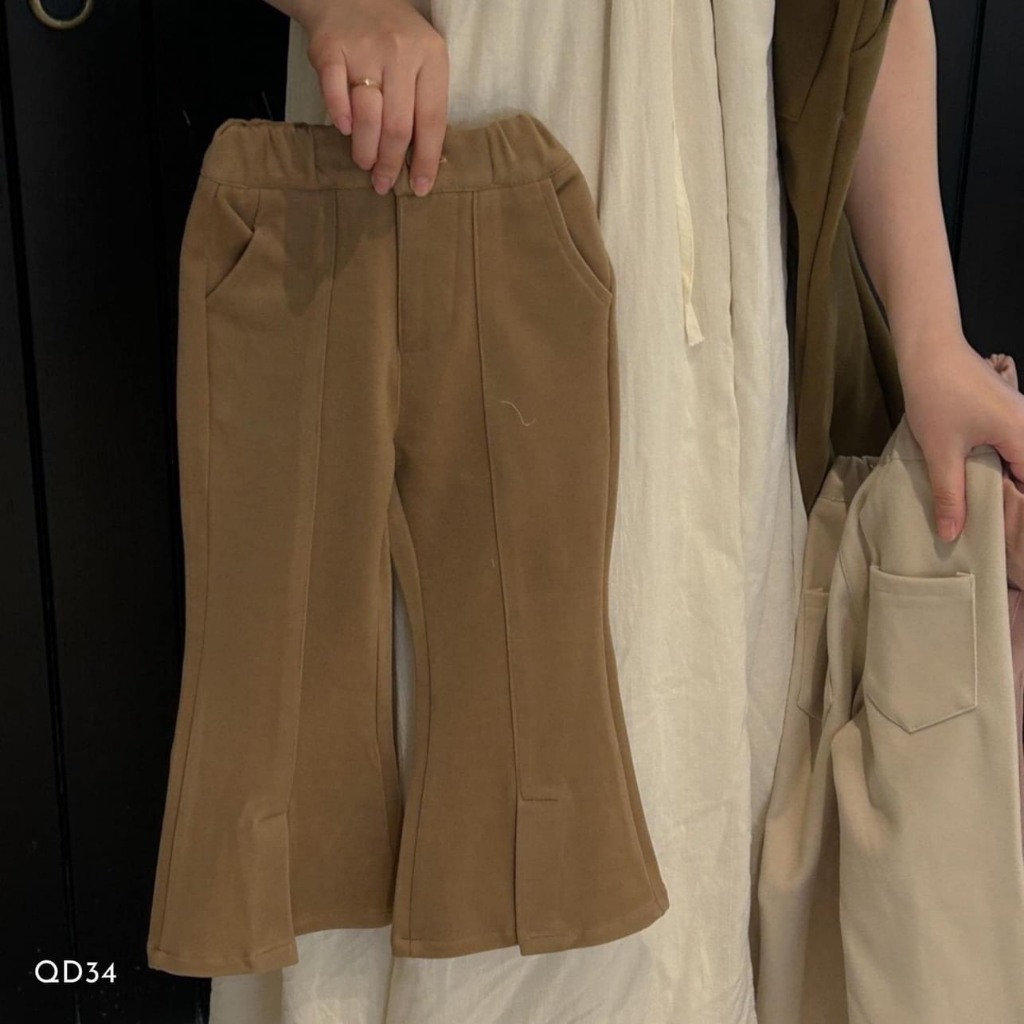 Quần loe xẻ trước bé gái