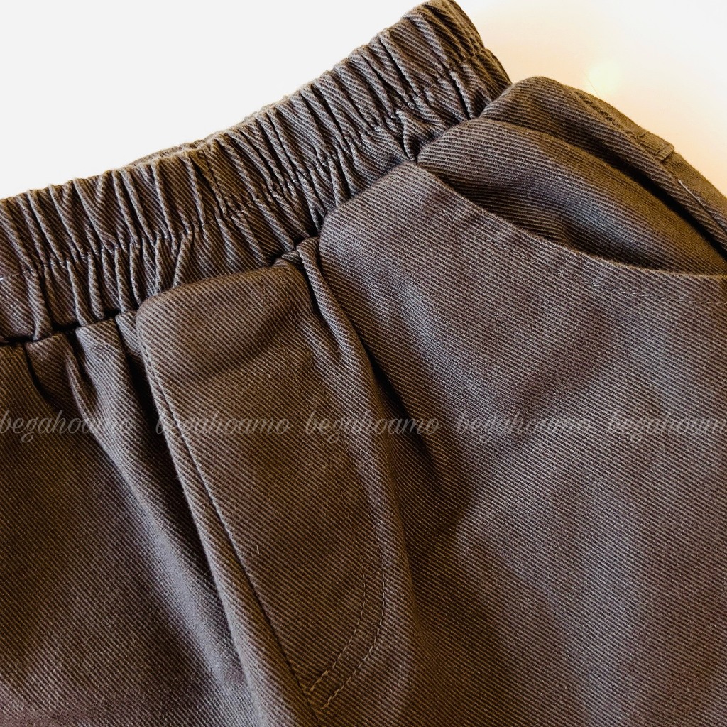 Bộ áo cotton kẻ xanh kèm quần kaki