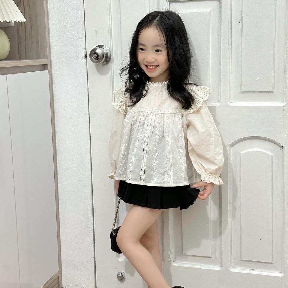 Áo thêu thô boil kèm chân váy xếp ly