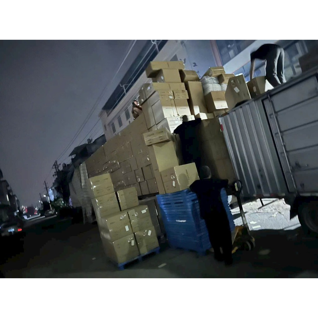 Bàn trang điểm thông minh sạc không dây loa Bluetooth màu trắng led nhẹ nhàng quý phái SANG TRỌNG và lịch lãm